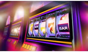 Mobile app interface displaying live game lobby